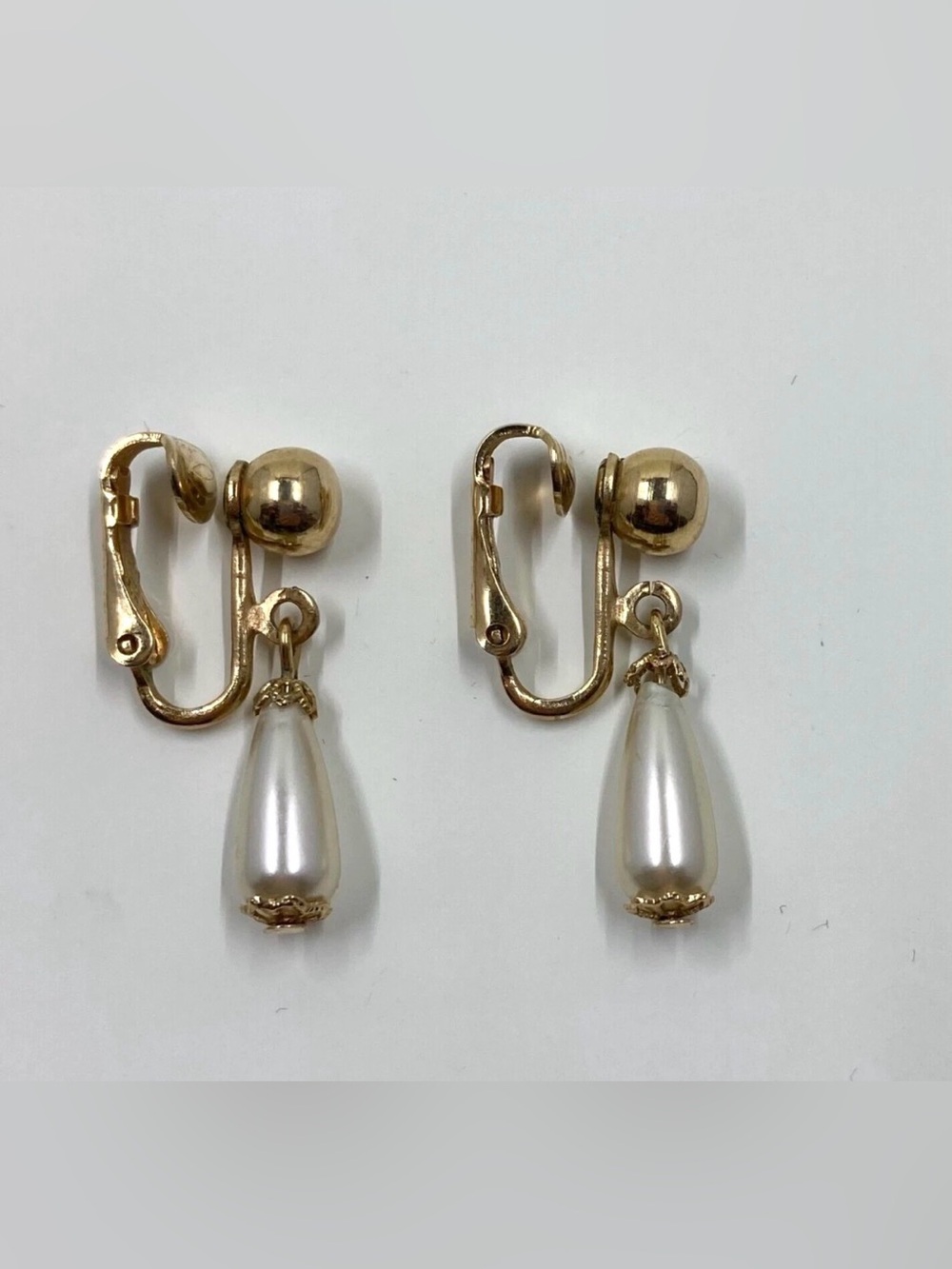 Vintage Sarah Coventry Gold Tone & Pearl Drop Clip-on Earrings